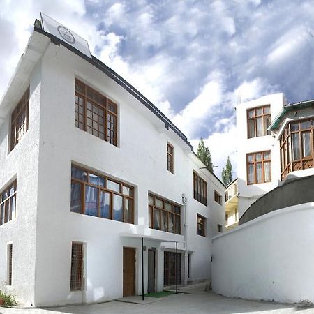 Horzay Hotel Лех Екстериор снимка