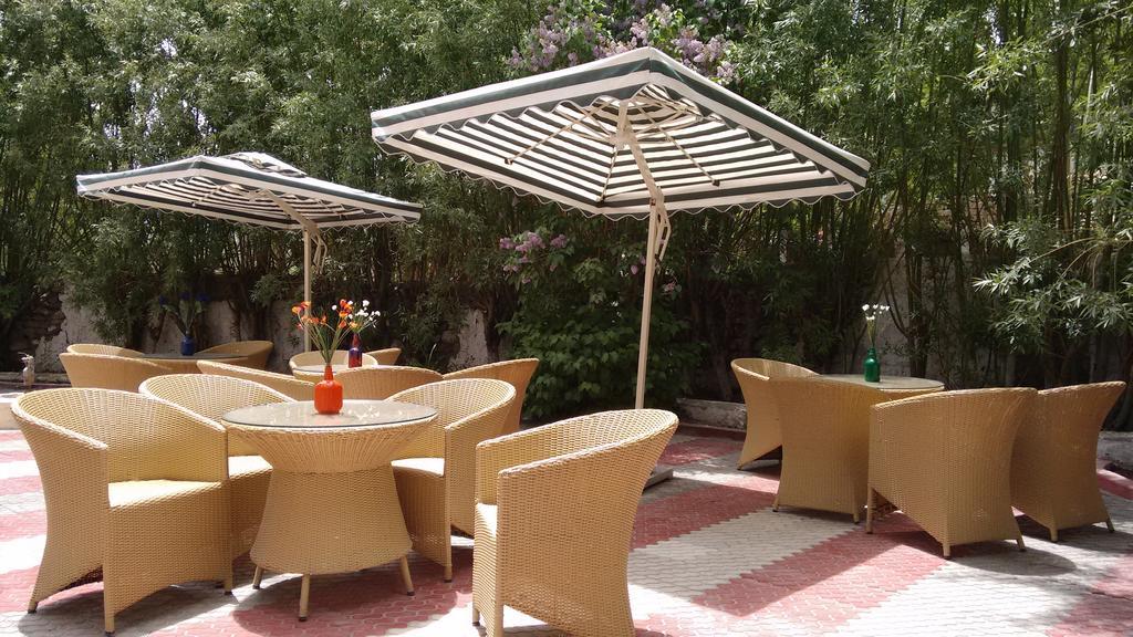 Horzay Hotel Лех Екстериор снимка