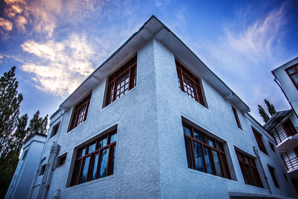 Horzay Hotel Лех Екстериор снимка